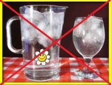 Выпила холодного заболело. Нельзя пить холодную воду. Не пить холодную воду. Не пей холодную воду. Не пей ледяную воду.