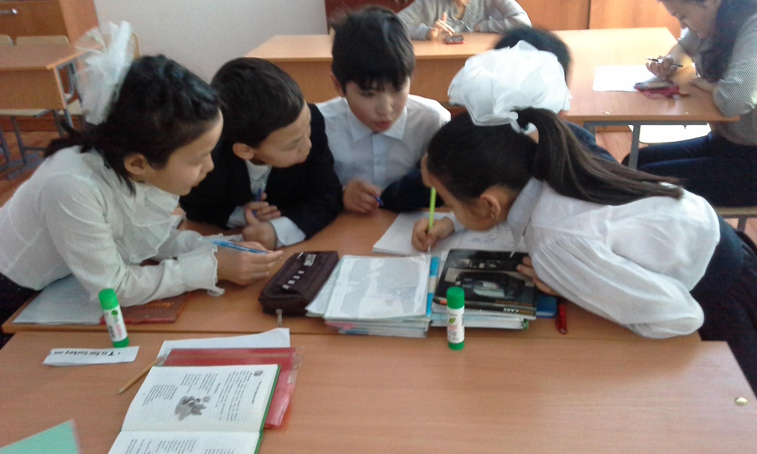 Дети изучают казахский язык