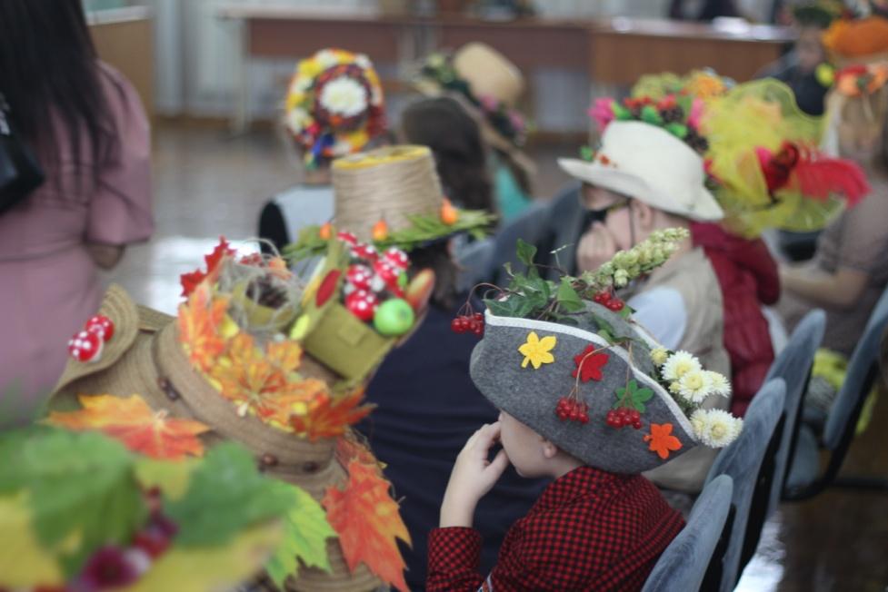 Осенняя шляпка в детский сад на конкурс. Осенняя шляпа для мальчика в садик.