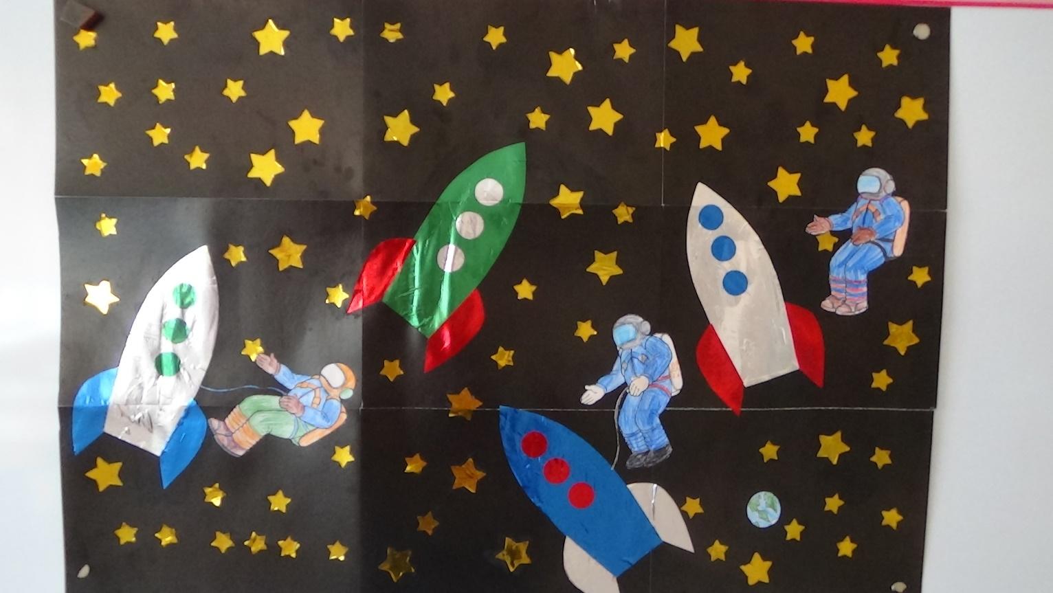 Тема космос в детском саду подготовительная. Поделка ко Дню космонавтики. Аппликация ко Дню космонавтики. Аппликация по теме космос.