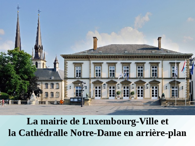 La mairie de Luxembourg-Ville et la Cathédralle Notre-Dame en arrière-plan 