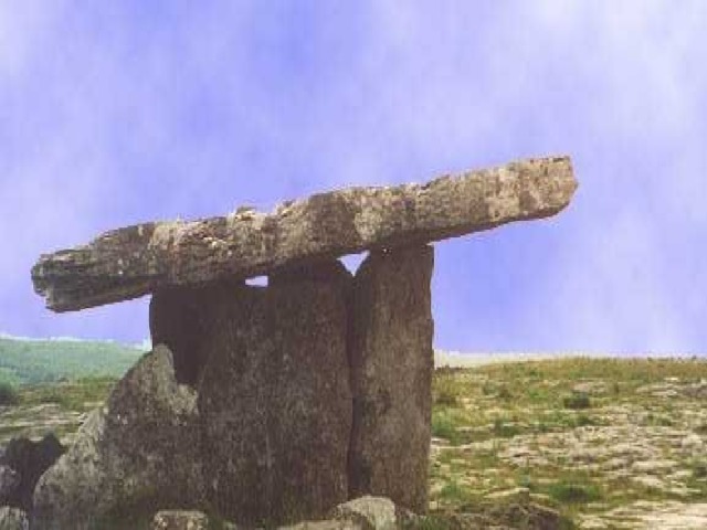 Трилит. Мегалитическая конструктивная ячейка, состоящая из трех камней: двух вертикальный и лежащего на них горизонтального