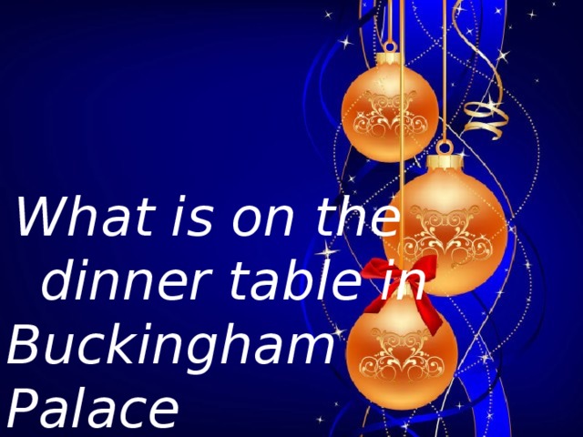     What is on the  dinner table in Buckingham Palace  e very Christmas?      