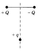 Заряд q и q расположены. Заряд находится на равном расстоянии от неподвижных точечных зарядов. Ускорение с зарядом q. Точечные заряды q>0. Куда направлено ускорение заряда.