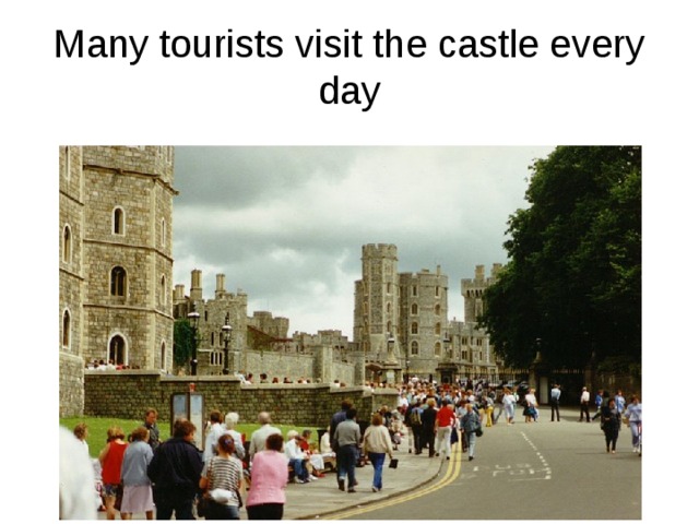 Many tourists visit the castle every day 