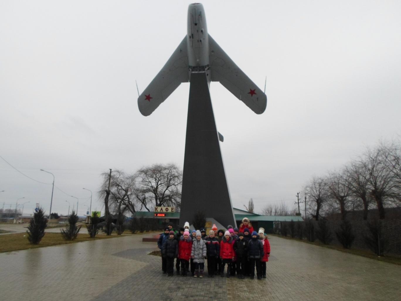 Погода в калининской краснодарского края. Станица Калининская Краснодарский край. Станица Калининская достопримечательности. Памятники архитектуры станица Калининская Краснодарский край. Площадь станица Калининская.