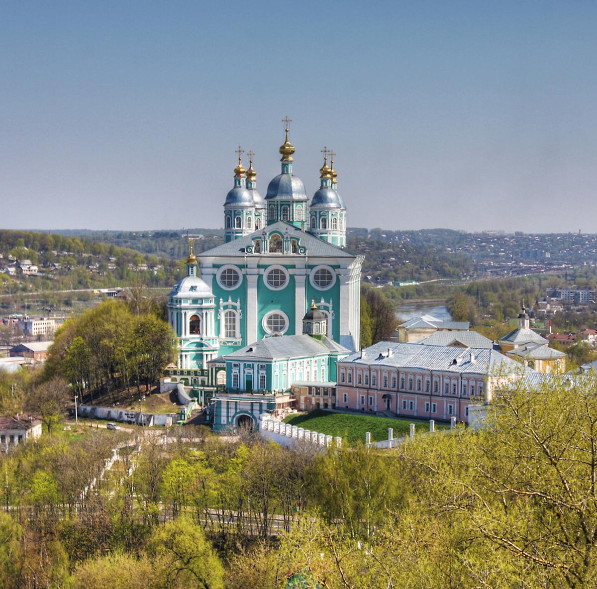 Святой города смоленска. Свято-Успенский кафедральный собор Смоленск. Успенский собор Смоленск. Успенский соборсмоьенск. Свято-Успенского кафедрального собора Смоленск.