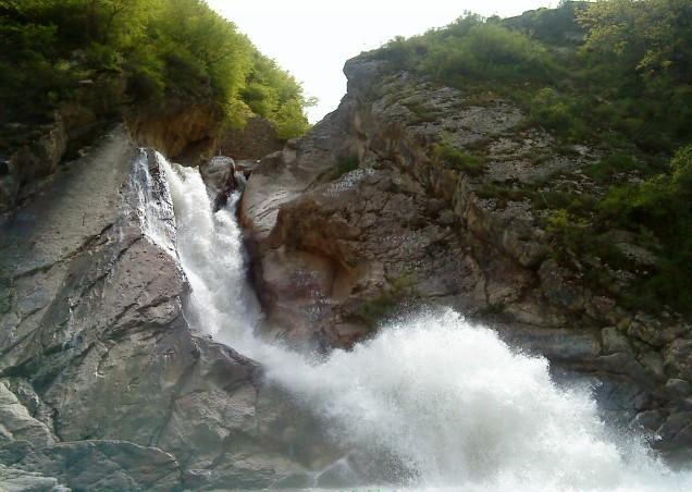 Хучнинский водопад горы