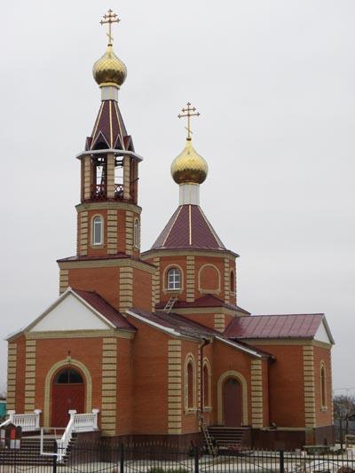 Дубки саратовская. Храм Дубки Саратов. Церковь поселка Дубки Саратов. Поселок Дубки Саратовский район храм. Храм Царственных страстотерпцев в Саратовской области.