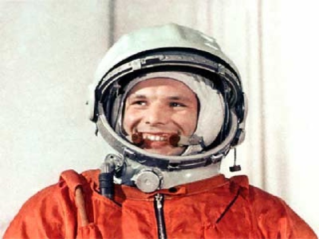 12 апреля 1961 Ю.А.Гагарин на космическом корабле «Восток», стартовал с космодрома Байконур и совершил первый космический полет, облетев земной шар за 108 минут и благополучно вернувшись на Землю.  