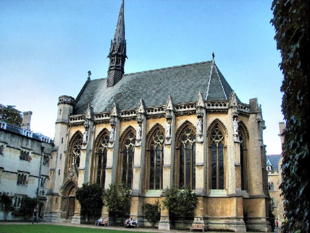 Из Франции готический стиль распространился  в Западную, Среднюю и Южную Европу . В качестве образца в большинстве случаев принимали капеллу Сент- Шапель в Париже.  