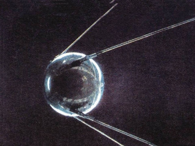 4 октября 1957 год Диаметр – 58 см Вес- 83,6 кг Первый искусственный спутник Земли 