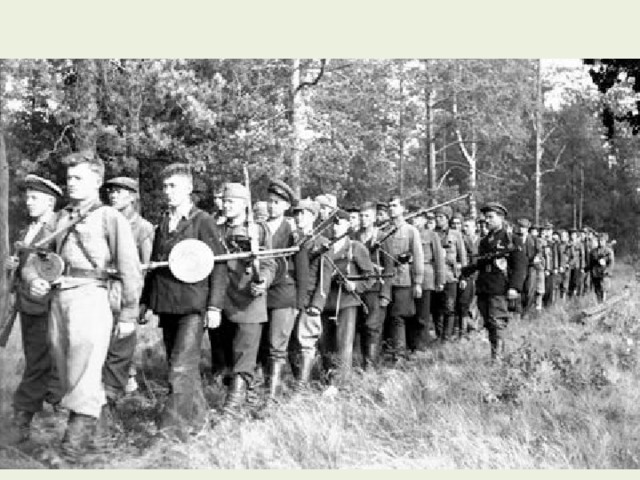 К октябрю 1941 года формируются Бежицкие партизанские отряды, которые сосредоточились в районе Круглого озера:  1)Партизанский батальон завода 