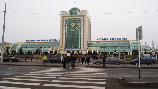 Астана вокзал фото Презентация на тему: "Транспортные средства" (1 класс)
