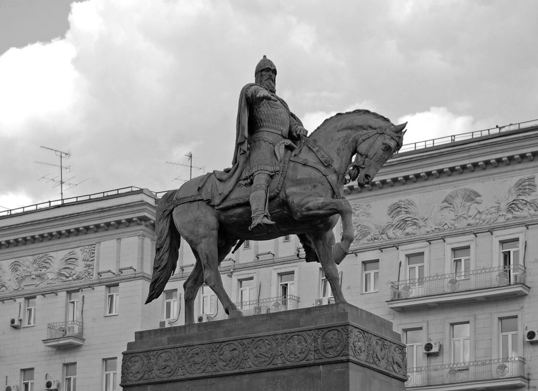 Фото памятника юрия долгорукого в москве