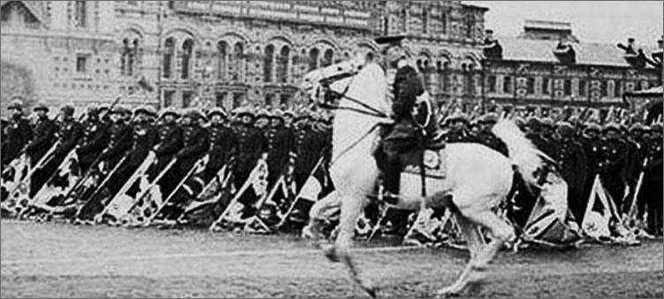 Жуков на параде победы 1945 фото