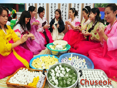 Chuseok is the korean harvest moon. Южная Корея Чусок. Южная Корея праздник Чусок. Корейский фестиваль Чусок. Чхусок в Корее.