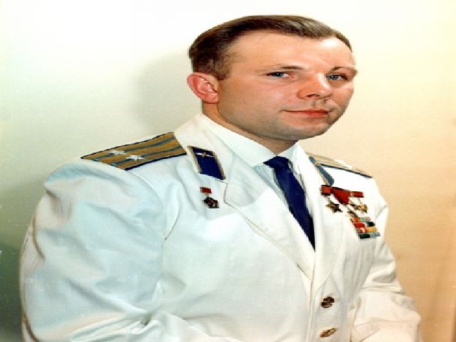 За этот подвиг ему было присвоено звание Героя Советского Союза,  а день полета Гагарина в космос был объявлен праздником - Днём космонавтики   