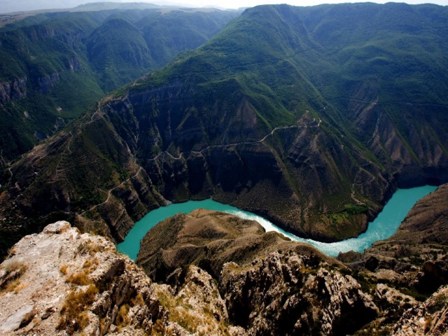 Сулакский каньон-один из глубочайших в мире(от1500 до 2000м) 