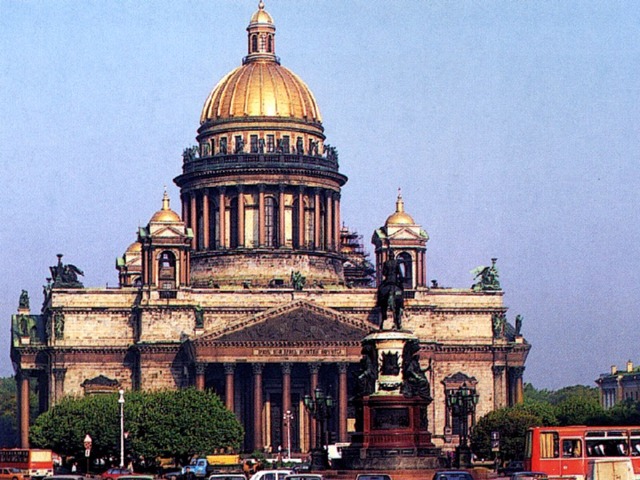 Исаа́киевский собо́р  (официальное название — собор преподобного Исаакия Далматского) — крупнейший православный храм Санкт-Петербурга.  Расположен на Исаакиевской площади. Имеет статус музея. 
