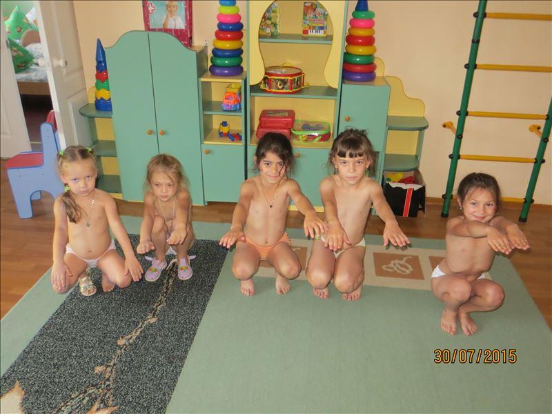 Дети голопопики