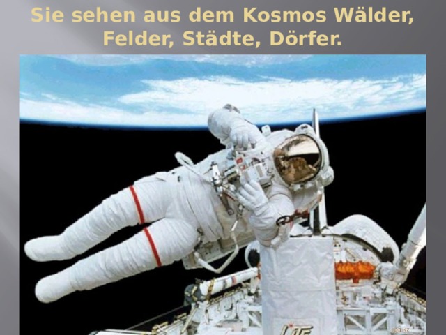 Sie sehen aus dem Kosmos Wälder, Felder, Städte, Dörfer. 