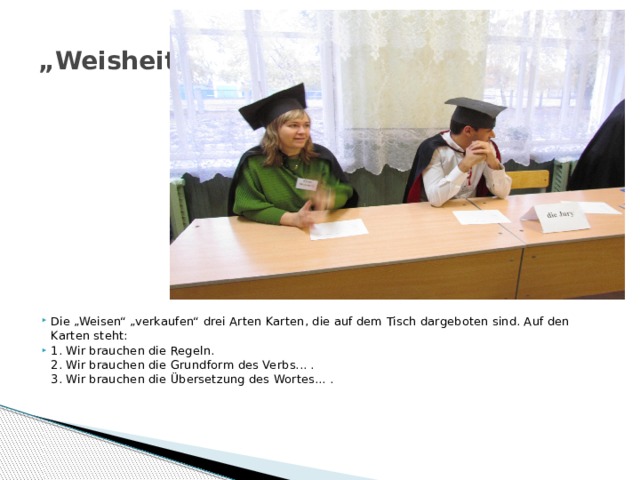 „ Weisheit“ Die „Weisen“ „verkaufen“ drei Arten Karten, die auf dem Tisch dargeboten sind. Auf den Karten steht: 1. Wir brauchen die Regeln.  2. Wir brauchen die Grundform des Verbs... .  3. Wir brauchen die Übersetzung des Wortes... .    