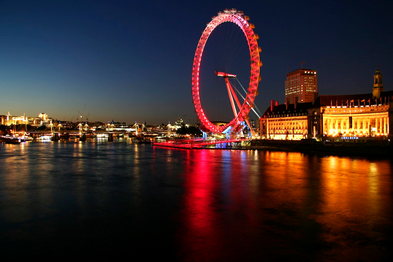Полушарие лондона. Лондонский глаз. Колесо обозрения в Великобритании. Лондон со2. London Eye at Night.
