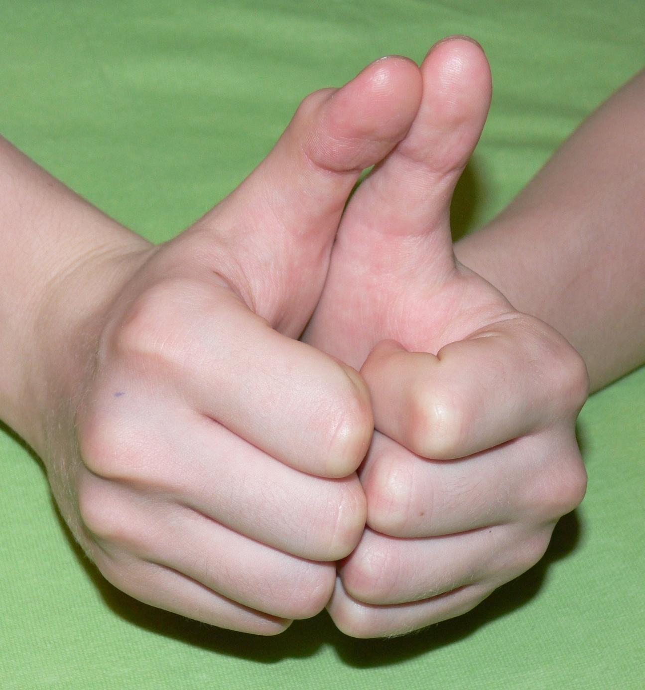 Которые можно играть пальцем. Пальчиковая игра пальчики. Детские пальчики. Игры с пальцами.
