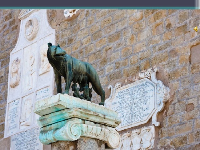 Знаменитая скульптура – Капитолийская волчица, которая вскармливает двух младенцев-братьев – Ромула и Рема. Именно они, по преданию, стояли у истоков основания Рима.  