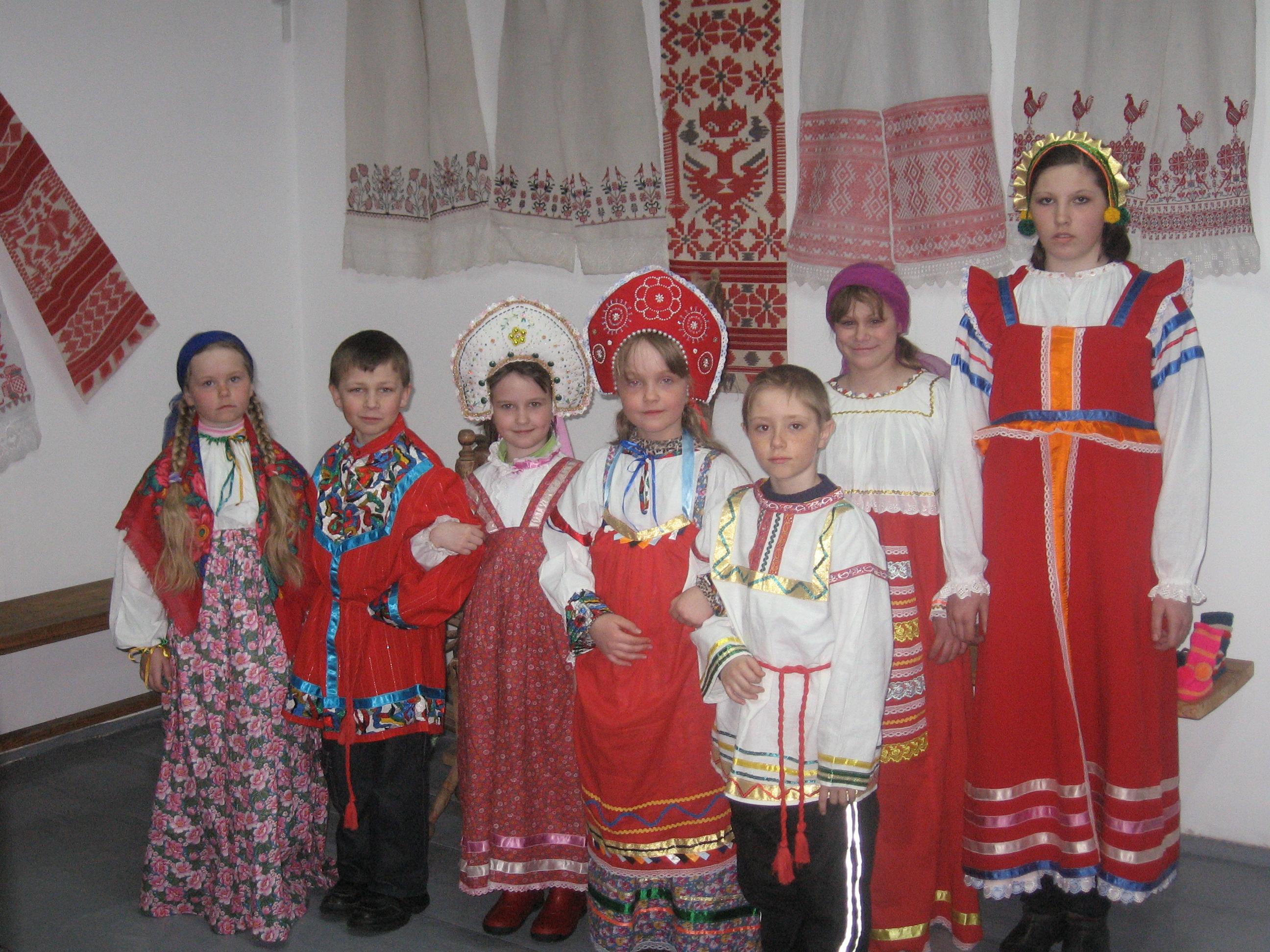 Народные костюмы донбасса. Народный костюм Рязанской области Шацкий район. Русские народные костюмы Курганской области. Рязанский костюм женский народный Шацкий район. Народный костюм Щекинского района