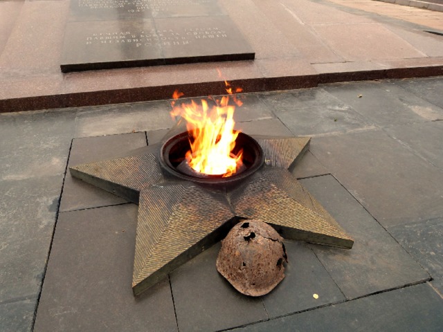 Нарисовать вечный огонь в волгограде