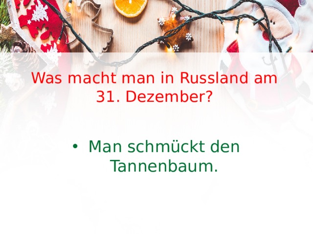 Was macht man in Russland am 31. Dezember? Man schmückt den Tannenbaum. 