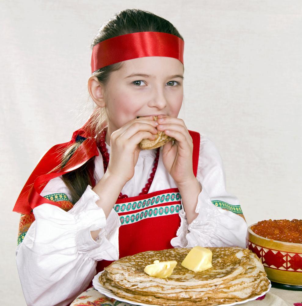 Девочка с блинами