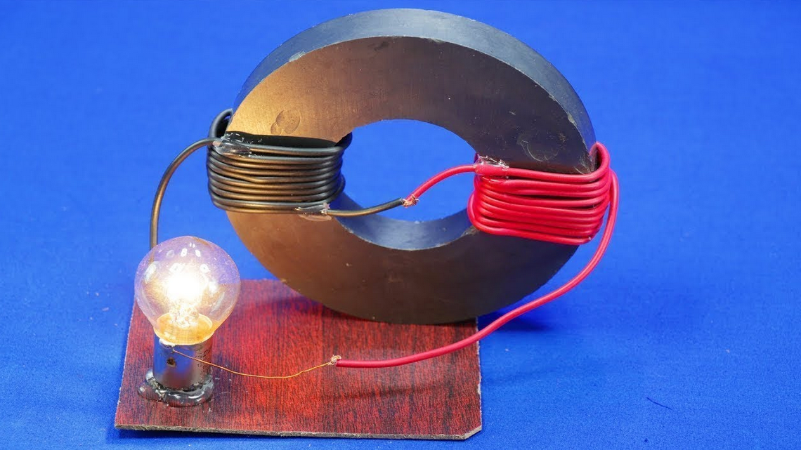Самодельный эле. Генератор Стивена марка TPU. Генератор свободной энергии для лампочки 220в. Индукционный магнитный Генератор.