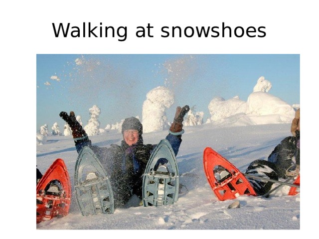 Walking at snowshoes 