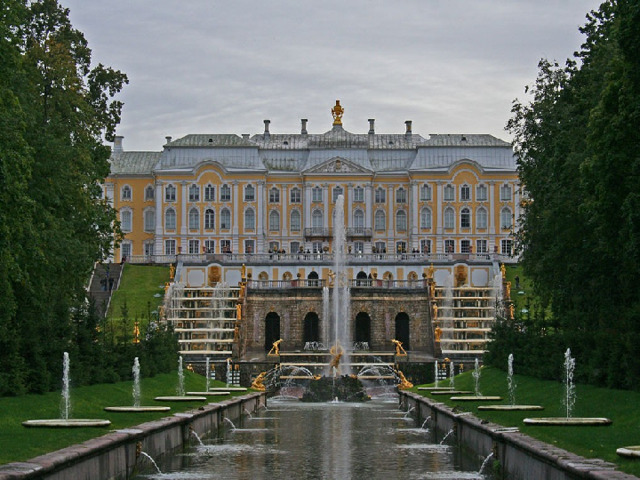 Большой дворец в Петергофе 