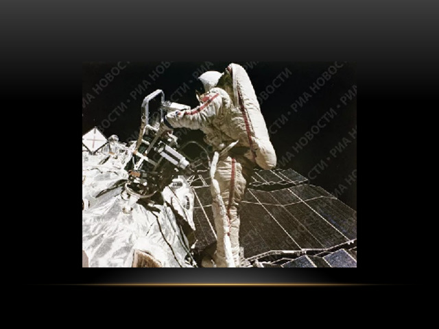 25 июля 1984 года - Светлана Евгеньевна Савицкая первой из женщин совершила выход в открытый космос, где провела 3 часа 35 минут.  