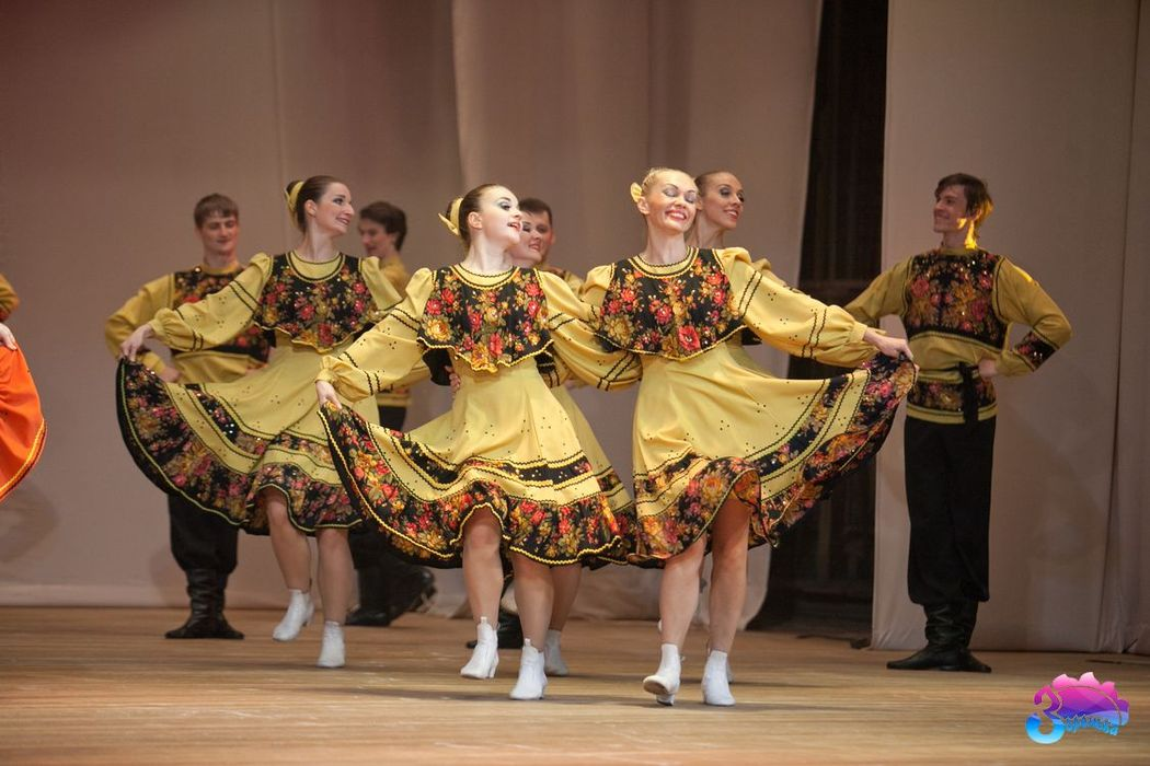 Русский костюм в танце