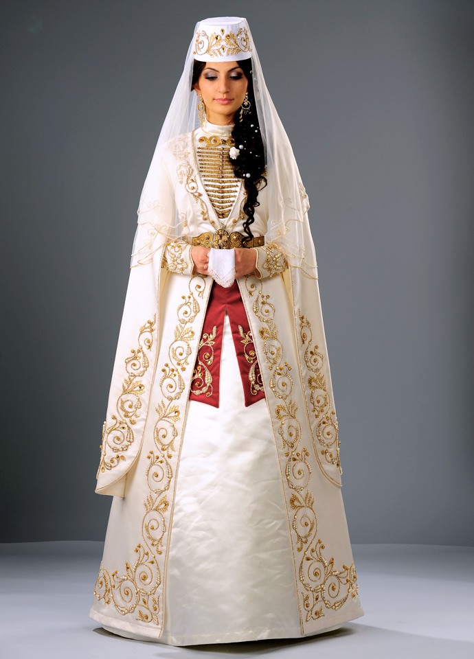 Кавказский национальный женский костюм