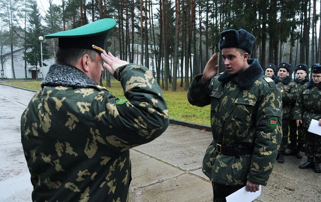 Отдать приказ. Командир воинской части. Командование воинской части. Командиру войсковой части. Военнослужащий и командир.