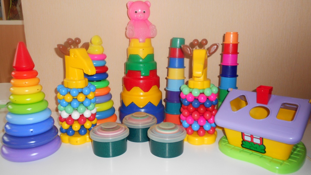 Сенсорное развитие первая младшая. Игрушки для сенсорного развития. Дидактические игрушки для детского сада. Сенсорные игрушки для детей. Сенсорные игрушки для детей раннего возраста.