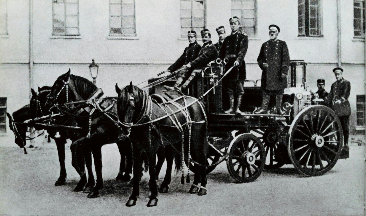 Первые пожарные. Пожарная охрана Москвы, 1900 год. Пожарная охрана России 19 век. Пожарная команда Царская Россия 1907. Конная пожарная 18 век Москва.