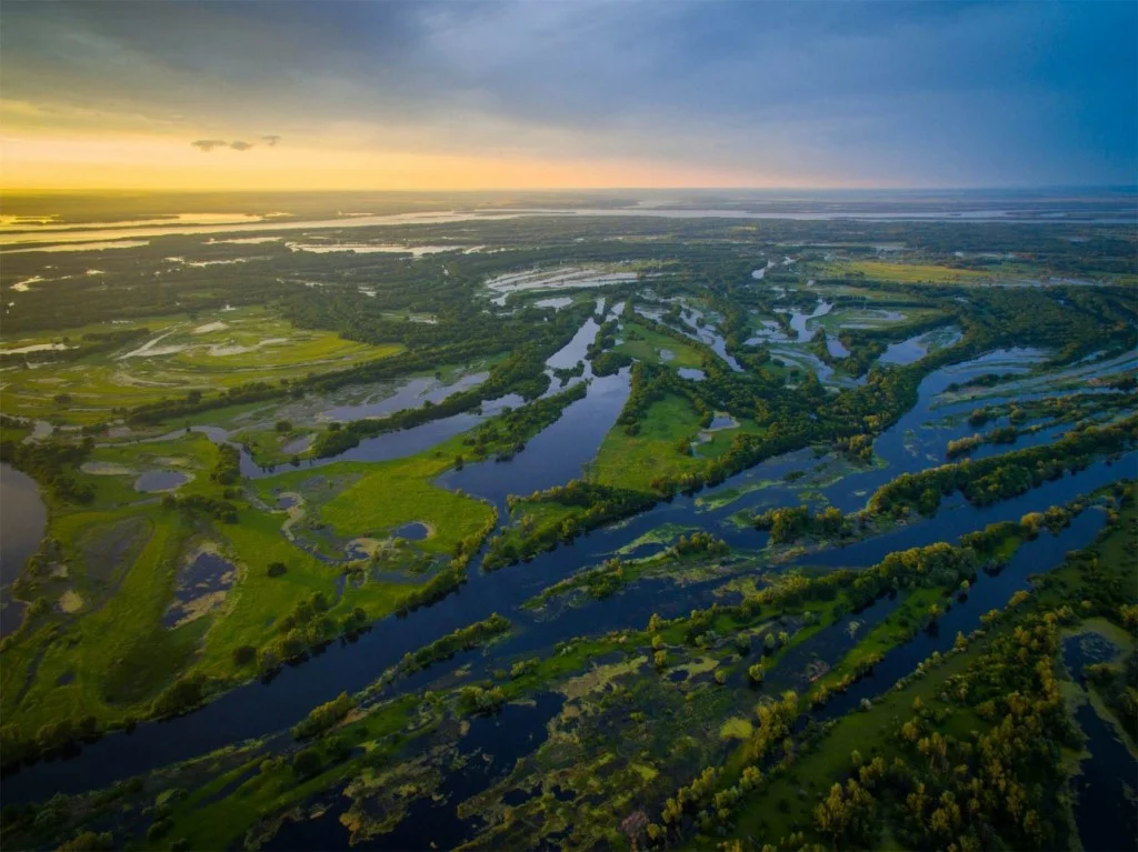 Река в астрахани