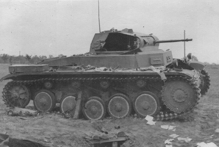Немецкие танки после. Подбитый немецкий PZ 2. Немецкий танк после ИСУ 152. Немецкие танки после кв 2. Немецкие танки после выстрела кв2.