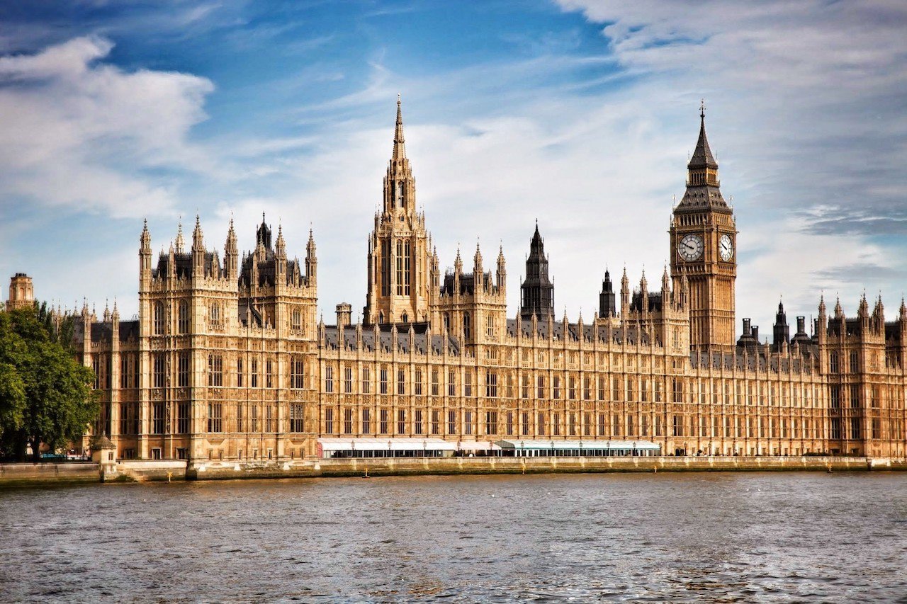 The parliament tower. Вестминстерский дворец Лондон. Здание парламента - Вестминстерский дворец. Достопримечательности Лондона Вестминстерский дворец. Биг Бен и Вестминстерский дворец.