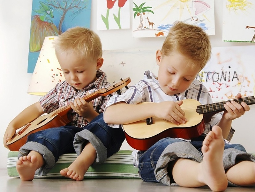 Дети с музыкальными инструментами Эстетика. Эстетическое воспитание детей. Музыкальные инструменты для детей. Отсутствие музыкального слуха