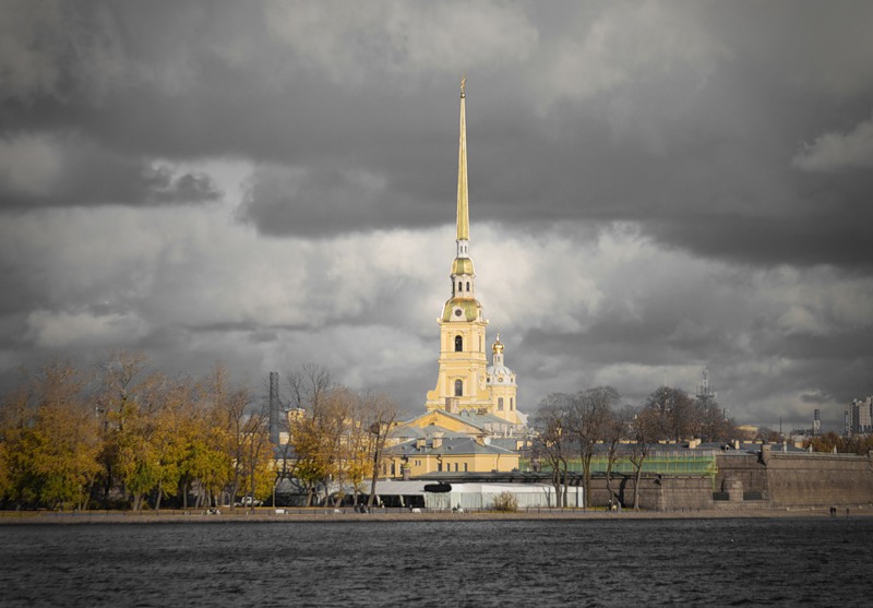 Петропавловская крепость в Санкт Петербурге осенью