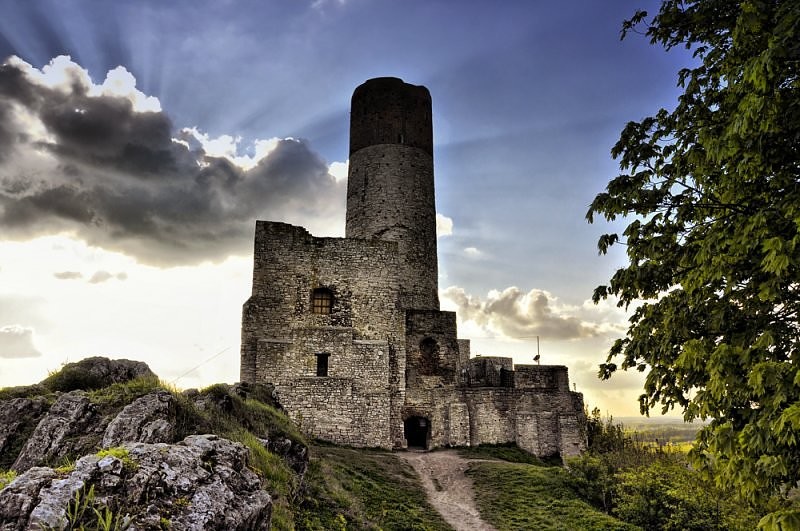 Ancient castle. Хенцинский замок. Польский средневековый замок. Старинные замки Польши. Замок Топач.