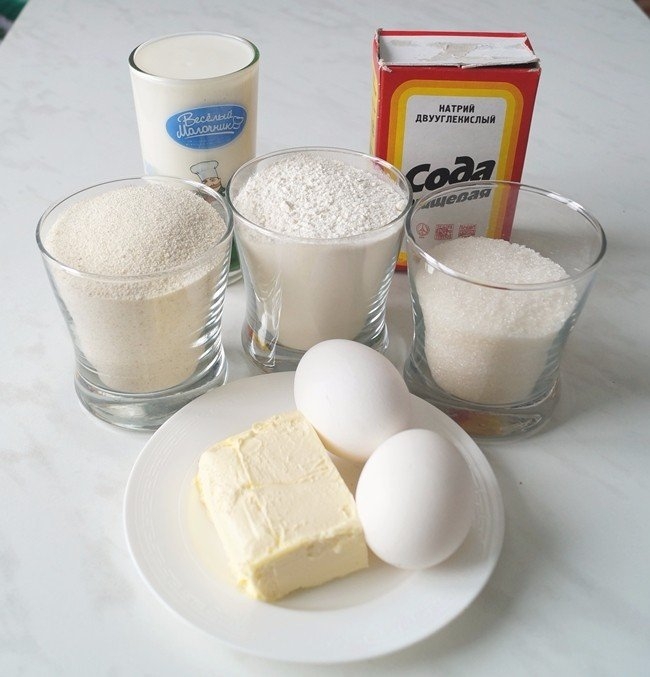 Кефир яйцо сахар мука сода. Яйца молоко мука. Молоко и яйца. Мука яйца сахар. Мука сахар сливочное масло яйца.